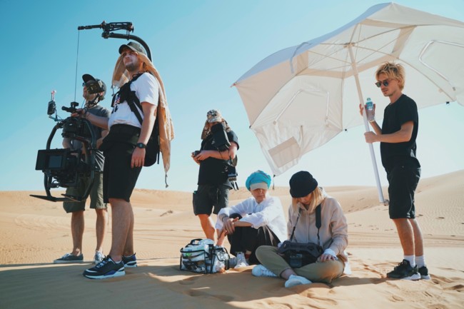 Alyosha & Vlad Darwin сняли экстремально горячий клип "Торнадо" в пустыне ОАЭ