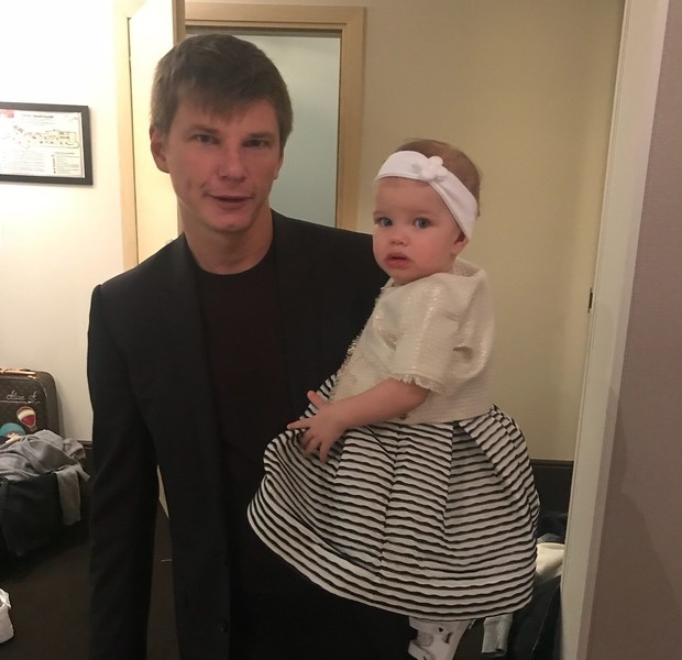Андрей Аршавин выселяет из дома бывшую жену и дочь