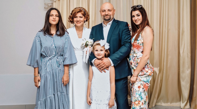 Елена Бирюкова: «Дочки стали нас доканывать, почему не женаты»