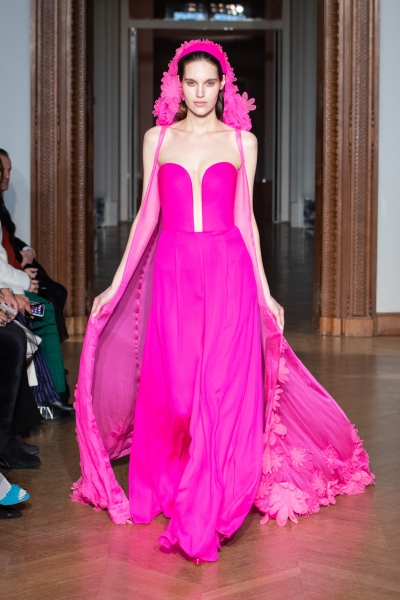 Яркие краски и сложные цветочные вышивки в коллекции Yanina Couture