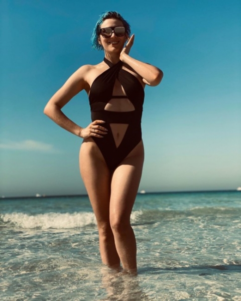 "Пока, Дубай": MARUV в сексуальном купальнике попрощалась с отпуском