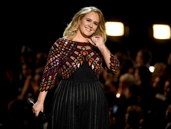 Адель похудела на 45 килограммов и появилась в облегающем платье на афтепати Оскара-2020