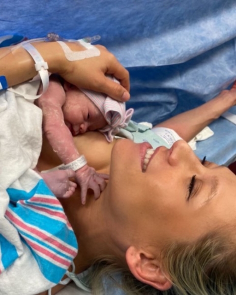 Анна Курникова и Энрике Иглесиас подтвердили рождение третьего ребенка: милейшие фото