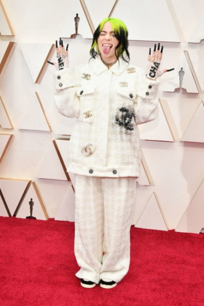 Билли Айлиш пришла в дорогой пижаме от Chanel на красную дорожку Оскара-2020