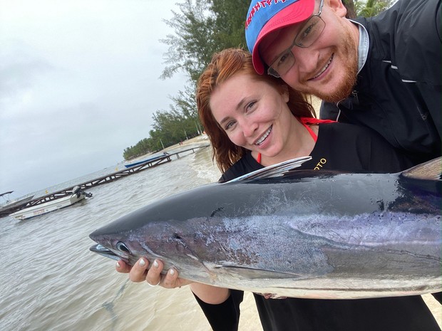Финалистка «Голоса» Анастасия Спиридонова поймала огромного тунца