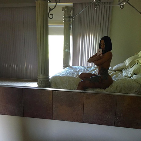 Пантера в постели: Наоми Кэмпбелл и ее роскошное «голое» селфи