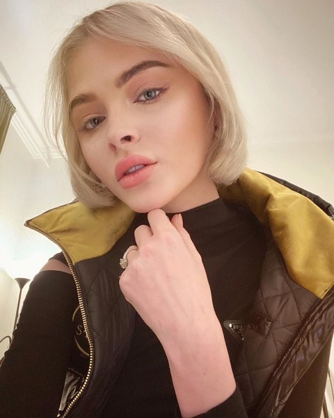 В тренде: Алена Шишкова обрезала волосы ради модного каре