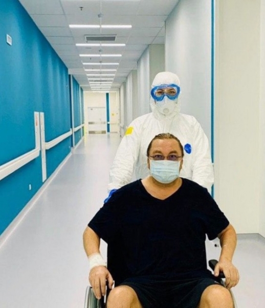 Игорь Николаев показал фото из больницы в инвалидном кресле
