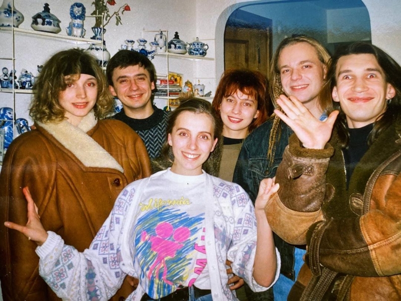 Расстегнутая рубашка и алая помада: Светлана Бондарчук — в новом образе