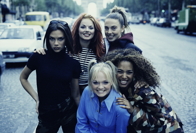 В полном составе: сестры Кардашьян повторили образы Spice Girls