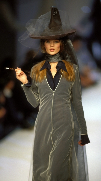 Дочь Кейт Мосс повторила стиль своей матери, модный в 90-е