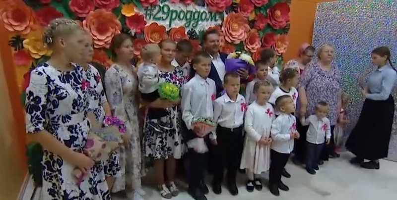 Имена закончились: москвичка Елена Ильючик родила 14-го ребенка