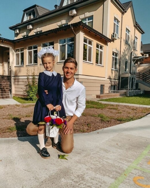 Пономарев, TAYANNA, Тополя, Остапчук и другие украинские звезды отвели детей в школу - фото