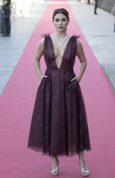 Рита Ора надела платье с декольте в котором нельзя наклоняться