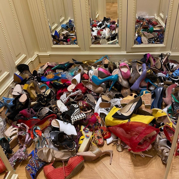 Мечта любой женщины: Нетребко показала сто пар обуви