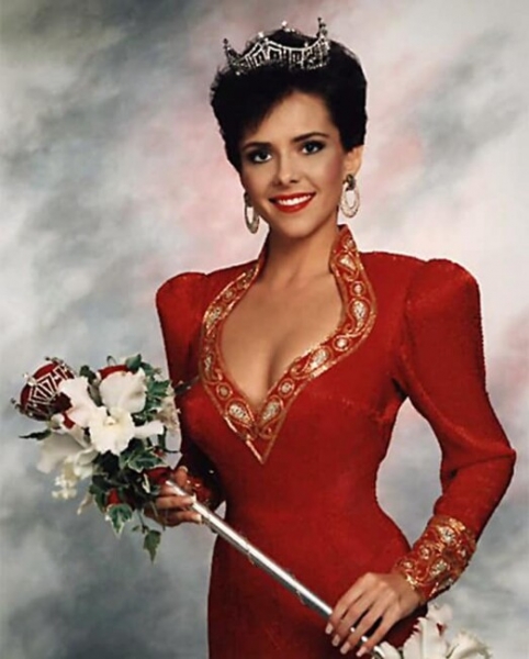 "Мисс Америка" Леанза Корнетт умерла в возрасте 49 лет