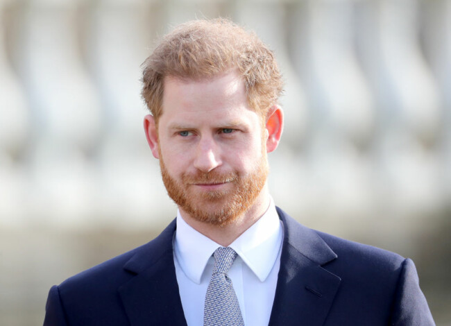 Принц Гарри вернется в Британию для разговора с королевой - СМИ