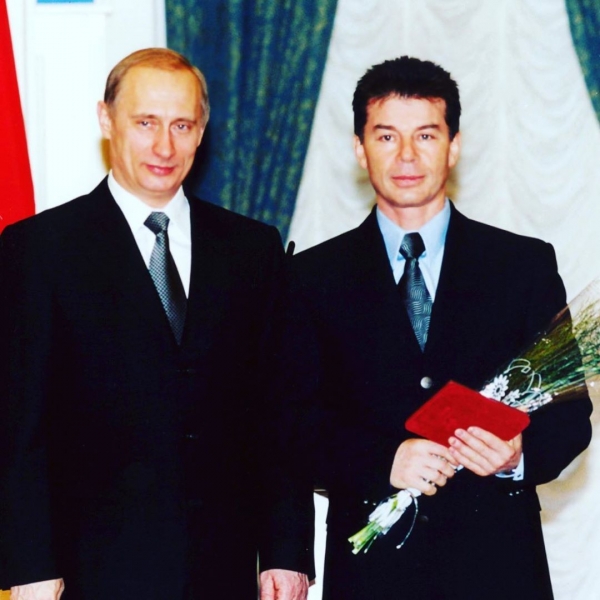 Селфи с президентом: как российские звезды поздравили Путина