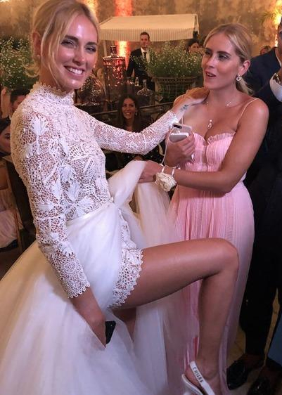 Беременная Кети Топурия вышла замуж в идеальном свадебном мини-платье