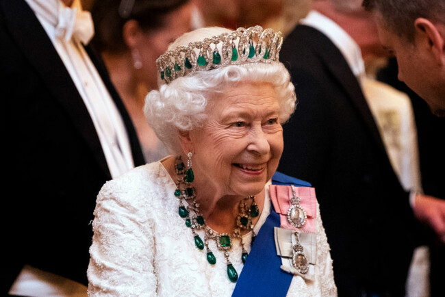 Елизавета II готовится оставить престол в 2021 году: кто получит корону