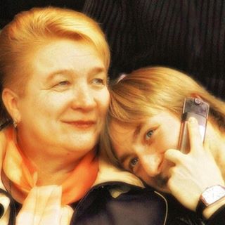 Поразительное сходство: в сети обсуждают фото мамы Заворотнюк