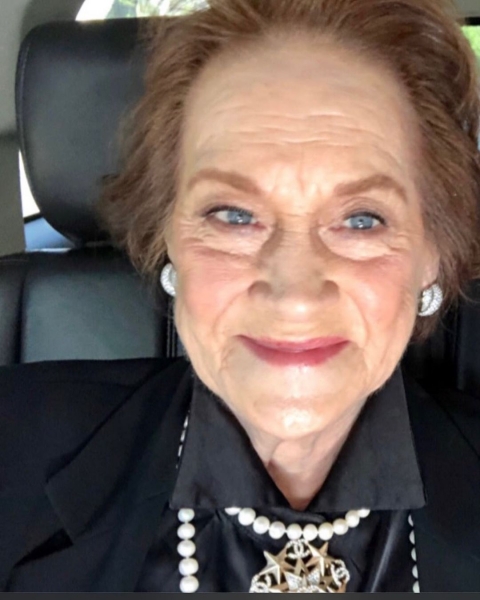Редкий кадр: Шэрон Стоун показала свою 86-летнюю маму