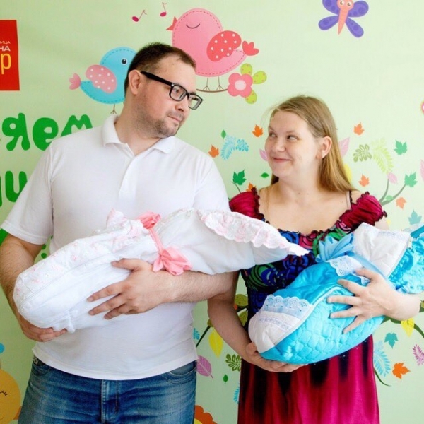Жительница Петербурга родила двойню, а потом еще и тройню