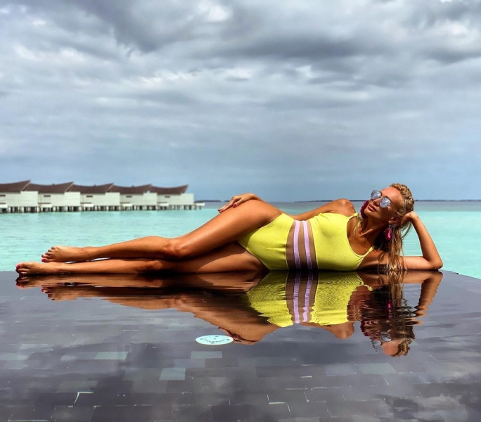 7 самых горячих купальников Лопыревой с отдыха на Мальдивах