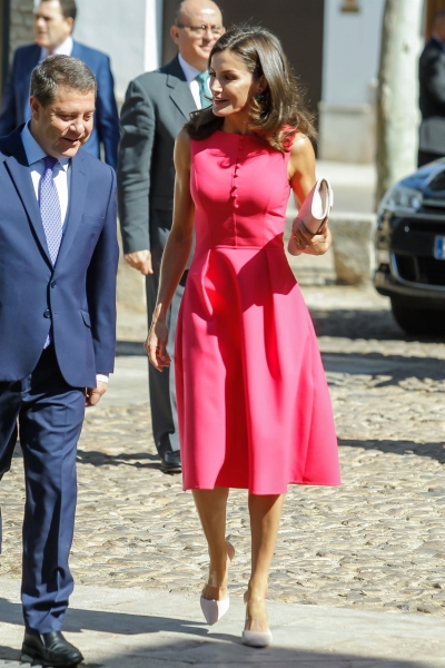 Грубые ботинки и жилет Вассермана: узнаете королеву Испании?
