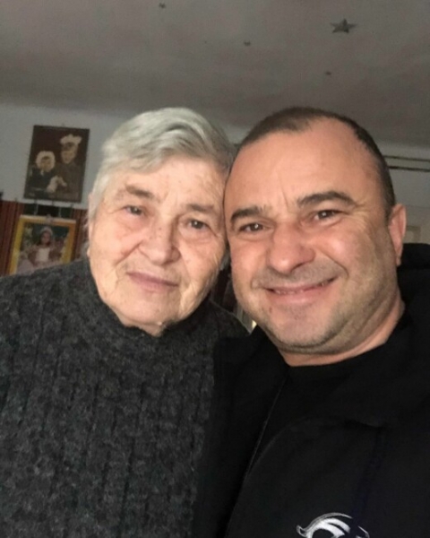 "Как похожи": Виктор Павлик поделился редким фото со своей мамой