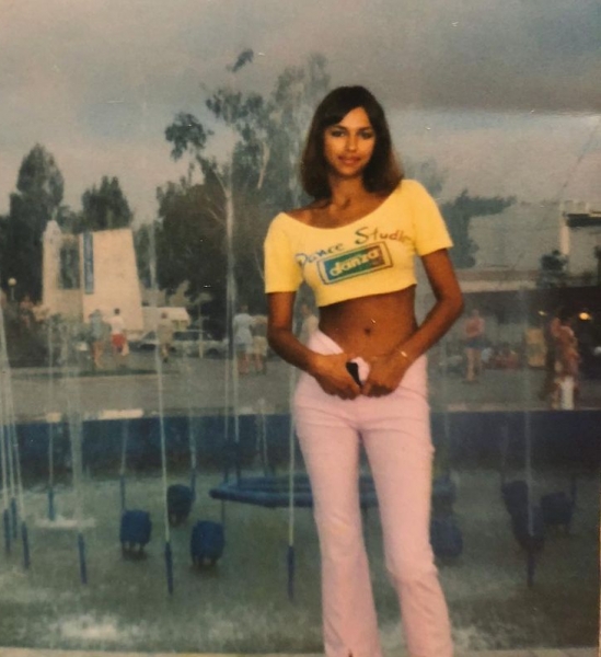 Плоская грудь и пухлые щечки: как выглядела Боня 20 лет назад