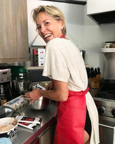 Теснее, чем в хрущевке: Шэрон Стоун показала свою кухню