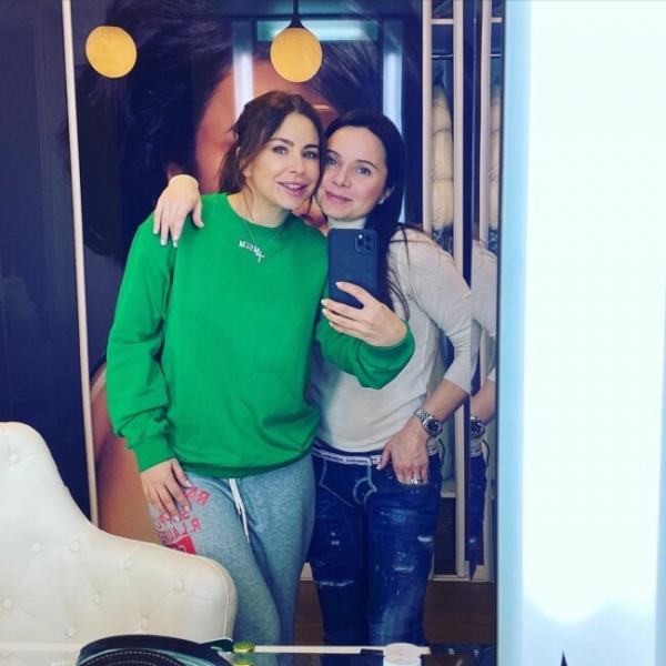 Ани Лорак в Украине встретилась с лучшей подругой: фото, видео
