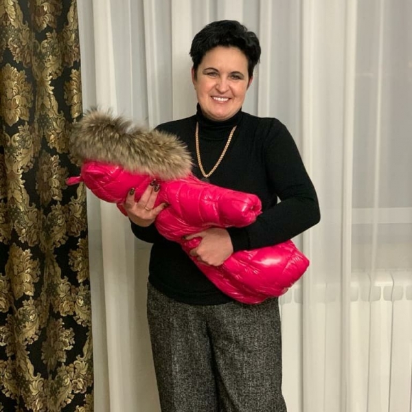 «Не знаю, как себя вести»: экстрасенс Елена Голунова — о материнстве в 52 года