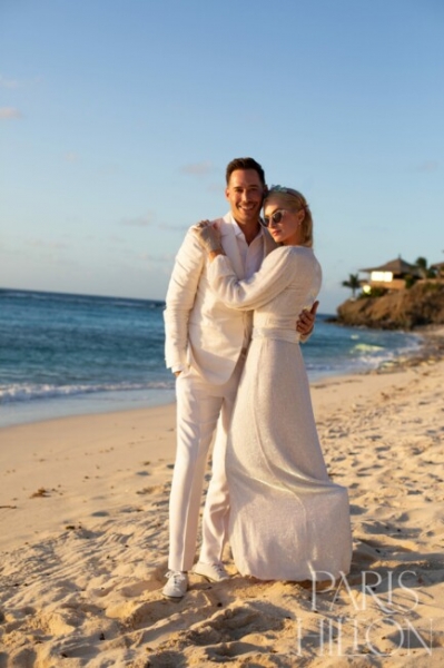 40-летняя Пэрис Хилтон выходит замуж: видео помолвки