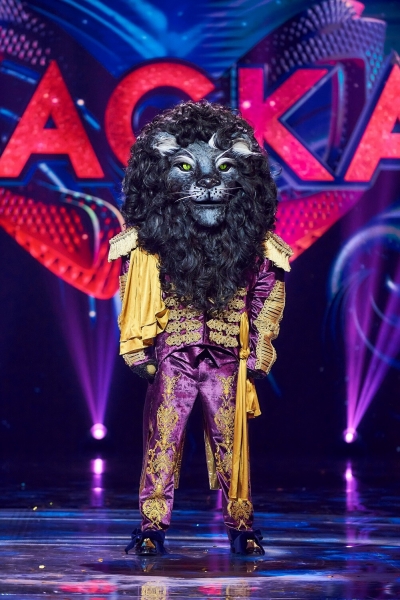 "Если это не Саша, я разденусь и буду танцевать": Данилко узнал в образе Льва из шоу "Маска" друга