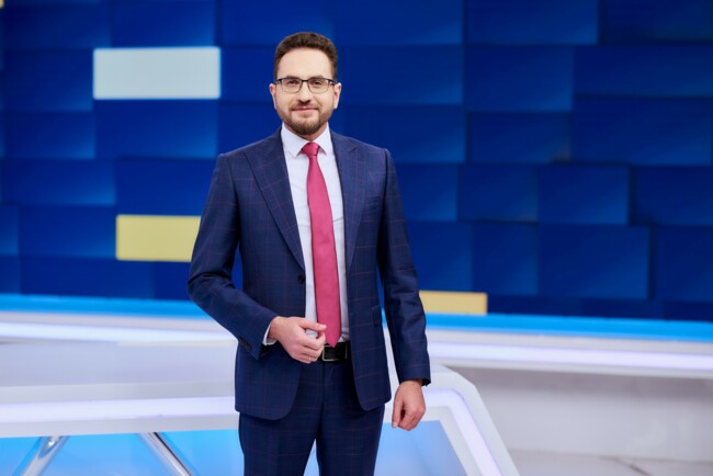 Ведущие телеканала "Украина" устроили флешмоб спонтанного проявления доброты