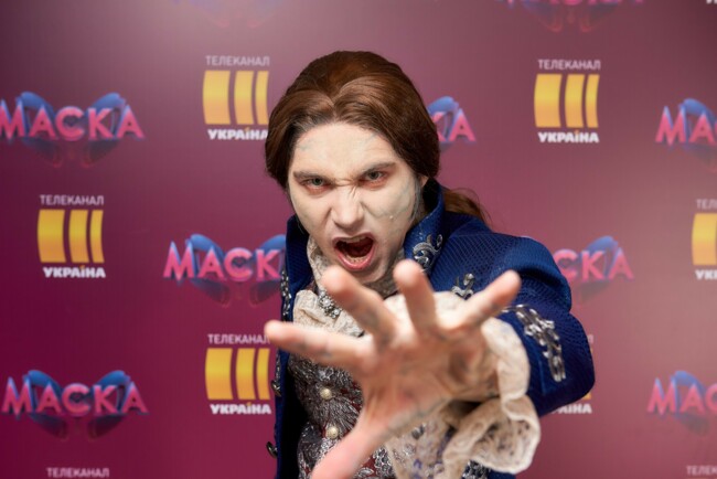 Ведущий шоу "Маска" Владимир Остапчук шокирует кардинальным перевоплощением в вампира