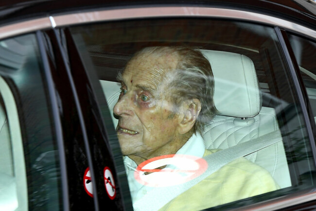 99-летний супруг Елизаветы II впервые появился на публике после больницы. Его не узнать
