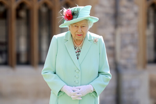 Елизавета II и принц Чарльз подтвердили, что королевская семья "не расистская"