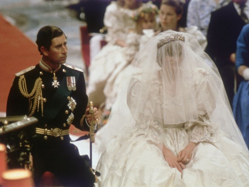 Свадебное платье принцессы Дианы впервые после ее смерти выставят на публику: 12 фактов о наряде