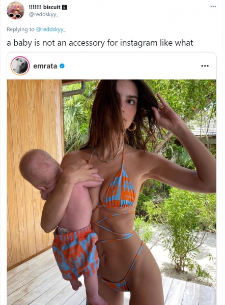 Эмили Ратаковски раскритиковали за фото в бикини с сыном: Ребенок - не аксессуар для Instagram