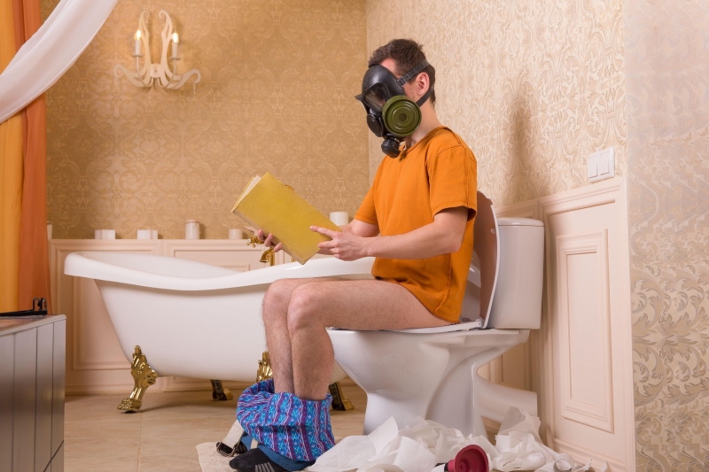 Пять самых неожиданных версий, почему муж американки проводит в туалете по 4 часа в день