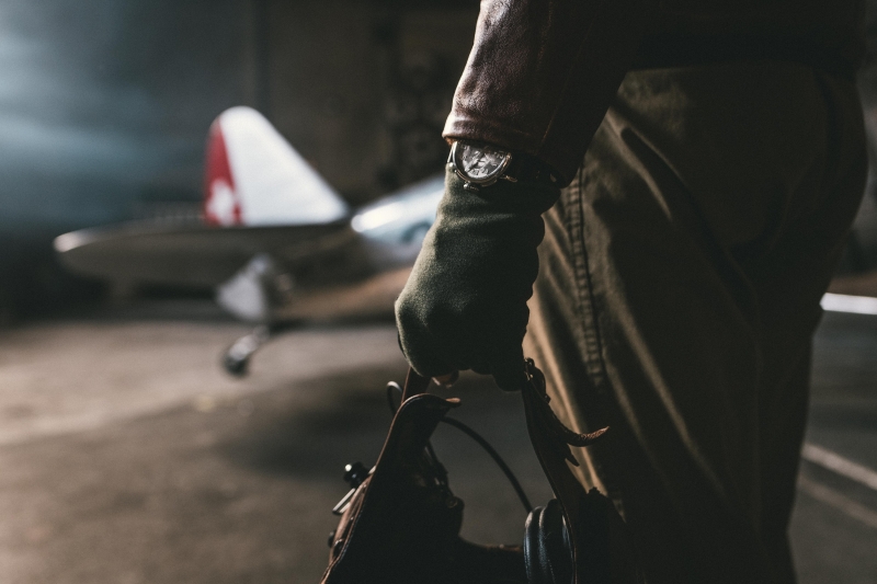 Серебряный хронограф Zenith, вдохновленный авиацией, как дань бренда собственной истории