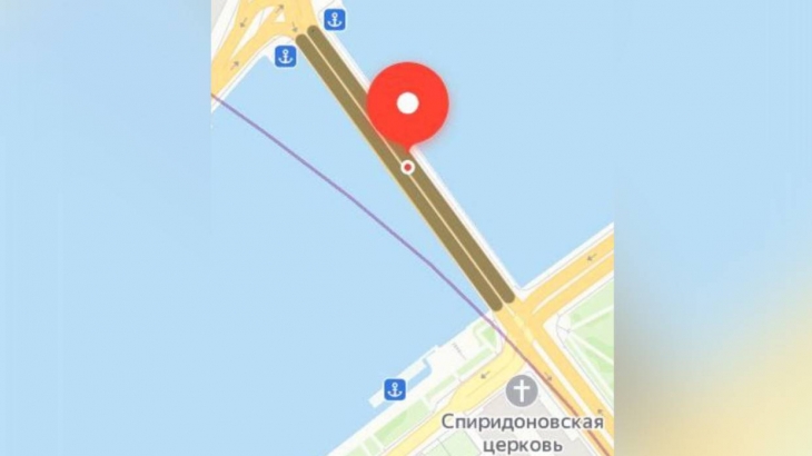 Движение транспорта на Дворцовом мосту в Петербурге ограничено