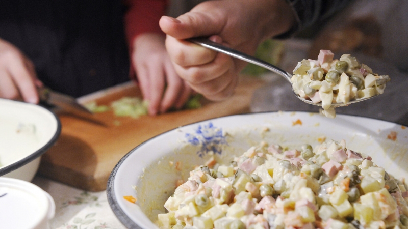 Как сделать оливье дешевле без потери вкуса