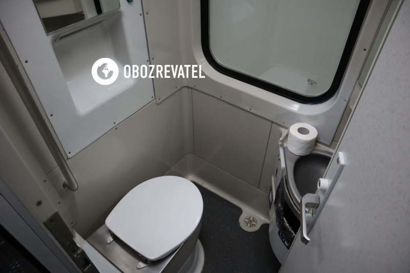 Пандусы, розетки с USB и пеленальные столики: появились фото поезда Skoda после ремонта