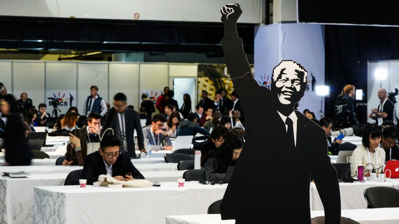 В ЮАР выступили против продажи ключа от камеры Манделы на аукционе в США