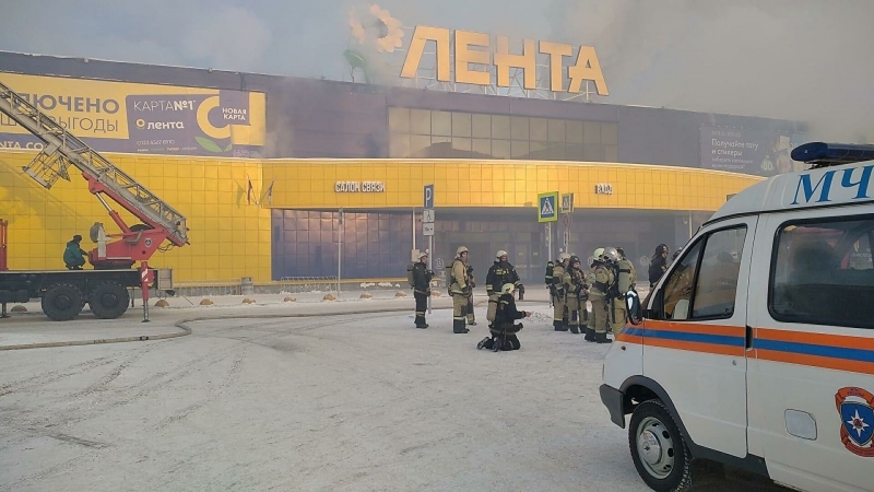 В Томске снова загорелась "Лента". Видео