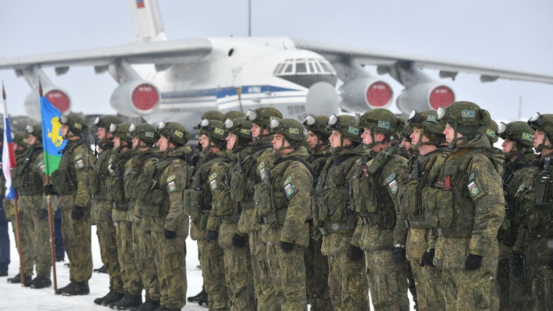 Двадцать самолетов с российскими миротворцами вернулись из Казахстана